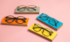 Nasz wiek a okulary – dlaczego starsze osoby potrzebują innych rozwiązań